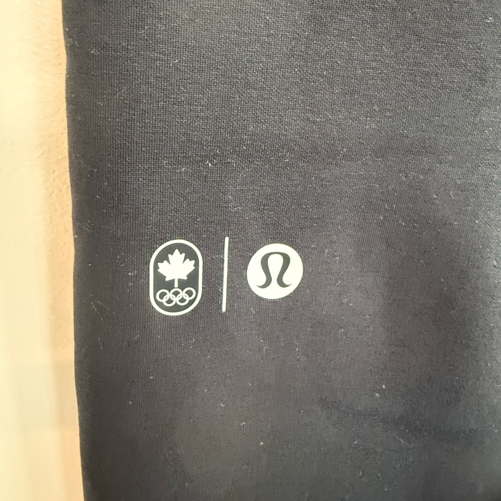 Women Canada Olympic 2026 Big Cozy Sweatpants Size Small - Picture 4 of 6